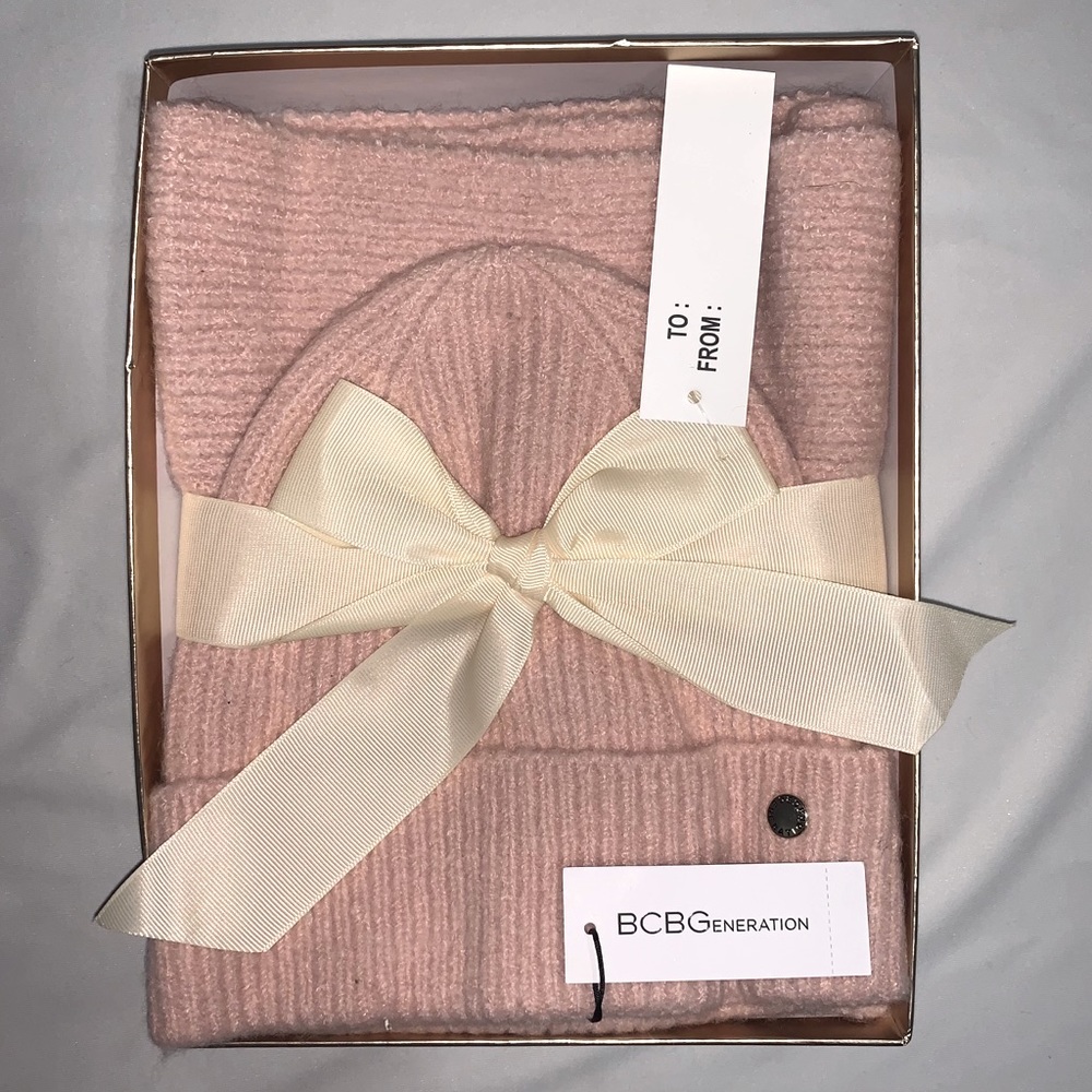 🧣👲🏼 BCBGeneration Beanie and Loop Scarf Set
